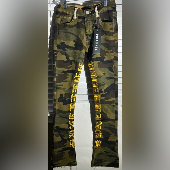 Awsome PHEELINGS “AGAINST ALL ODDS” CAMO FLARE STACKED JEANS Size 30x32-34